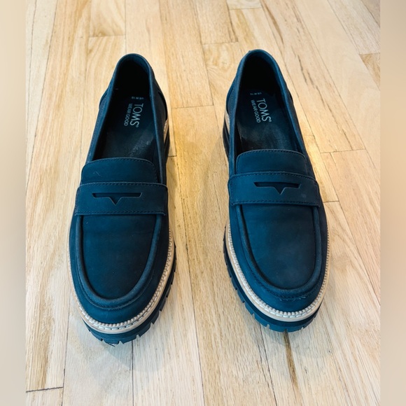 TOMS Cara Penny Loafer Lug Sole Black Leather Platform Slip On Comfy Women’s 10 - Picture 6 of 13